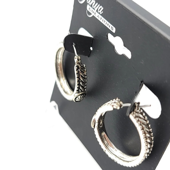 Tanya creations textured silver tone hoop earring - Picture 2 of 4